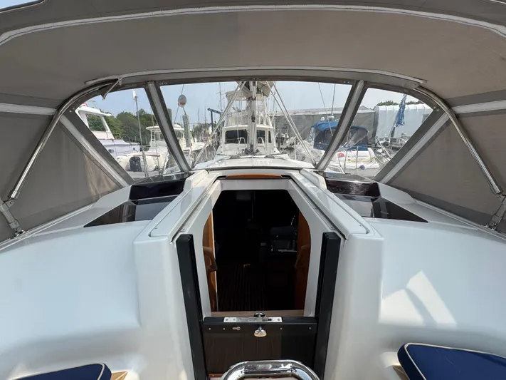 Dreamcatcher Yacht Photos Pics 2018 Hanse 348 yacht cockpit with open hatch, docked at marina.
