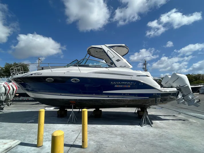 Aguabendita Yacht Photos Pics 