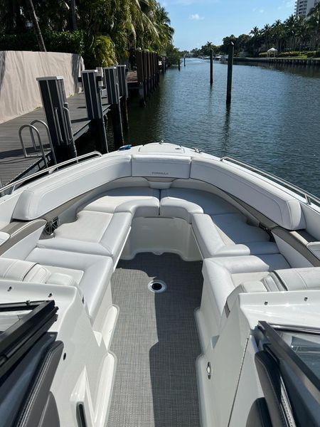 2021 Formula 270 Bowrider