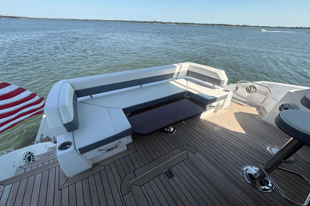2020 Cruisers Yachts 50 