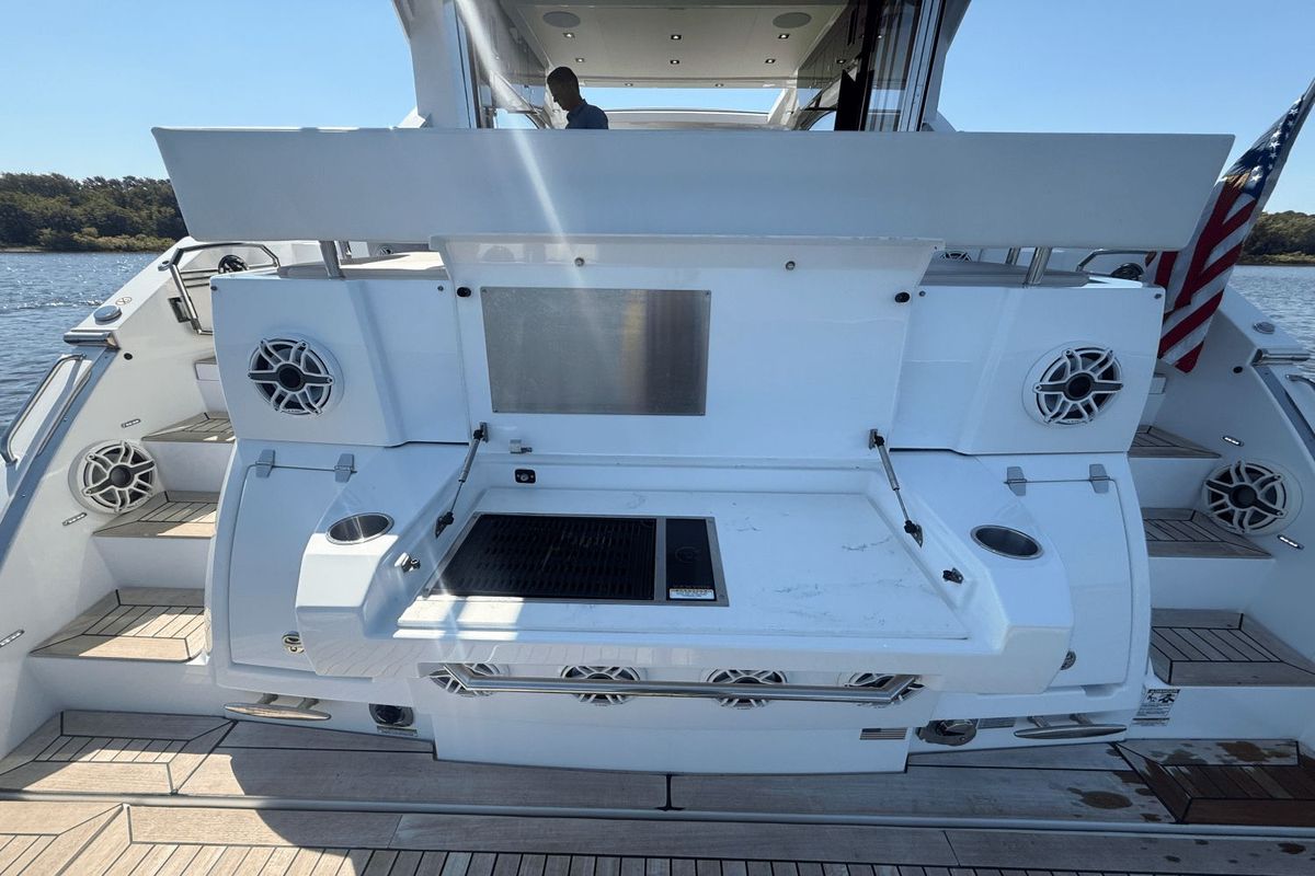 2020 Cruisers Yachts 50 