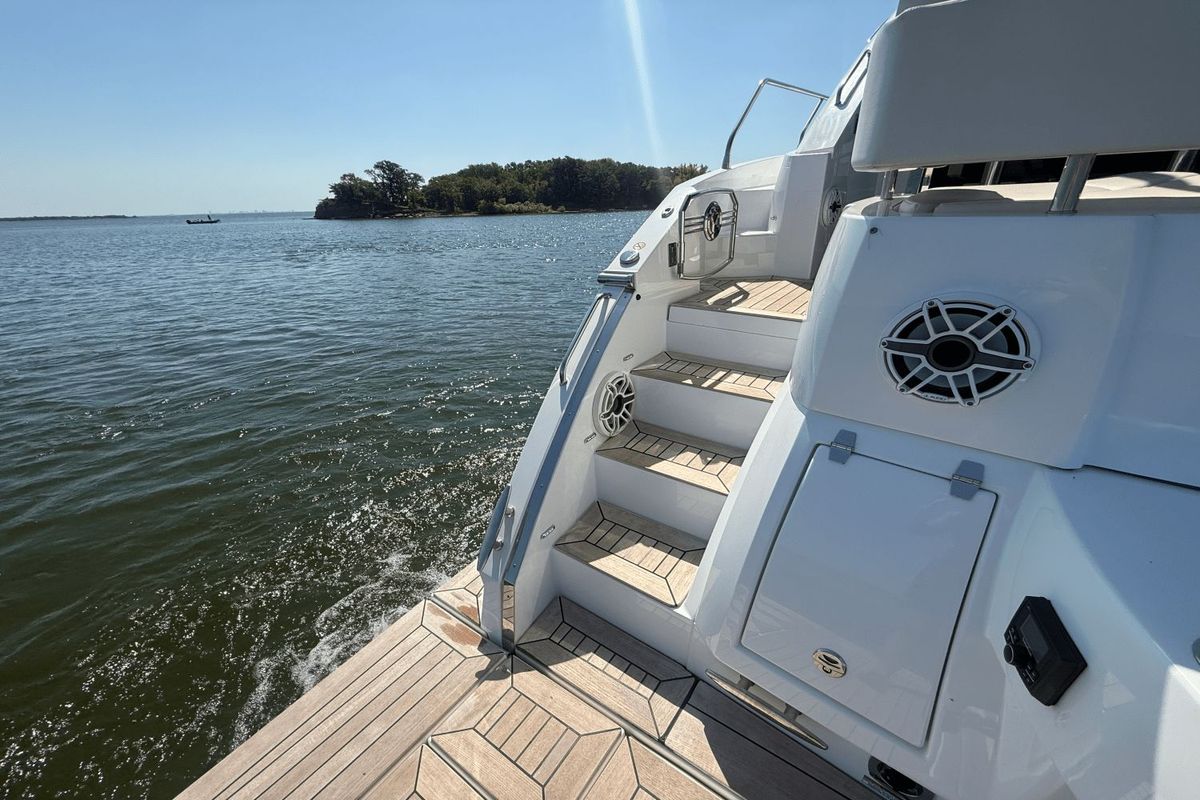 2020 Cruisers Yachts 50 
