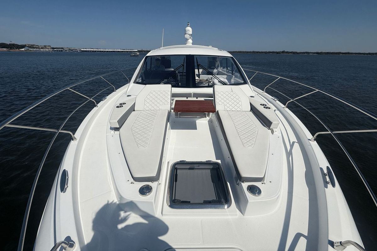 2020 Cruisers Yachts 50 