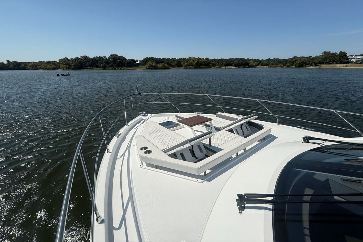 2020 Cruisers Yachts 50 