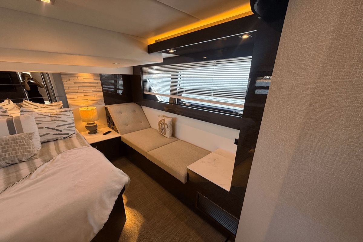 2020 Cruisers Yachts 50 