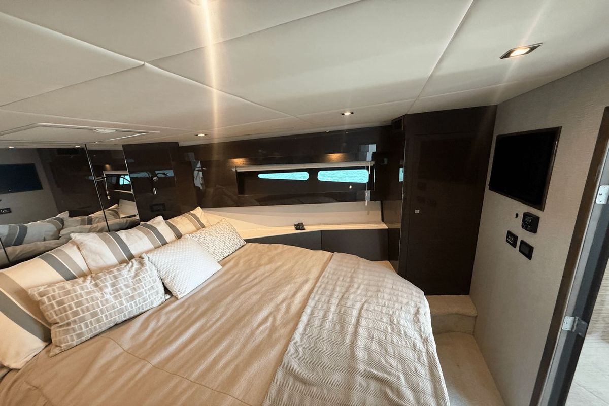 2020 Cruisers Yachts 50 