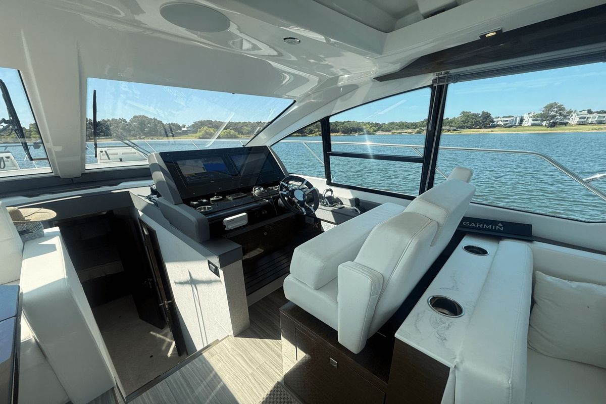 2020 Cruisers Yachts 50 