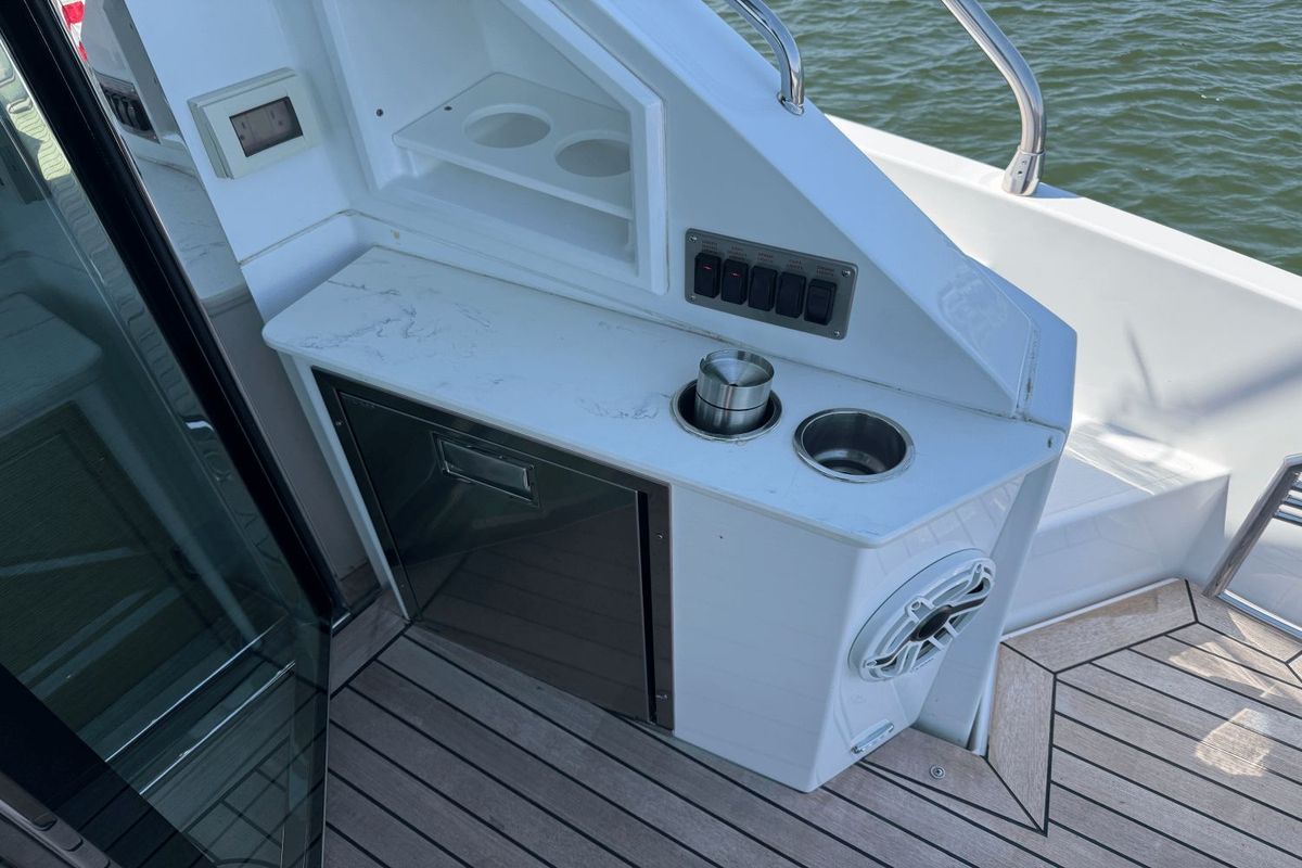 2020 Cruisers Yachts 50 