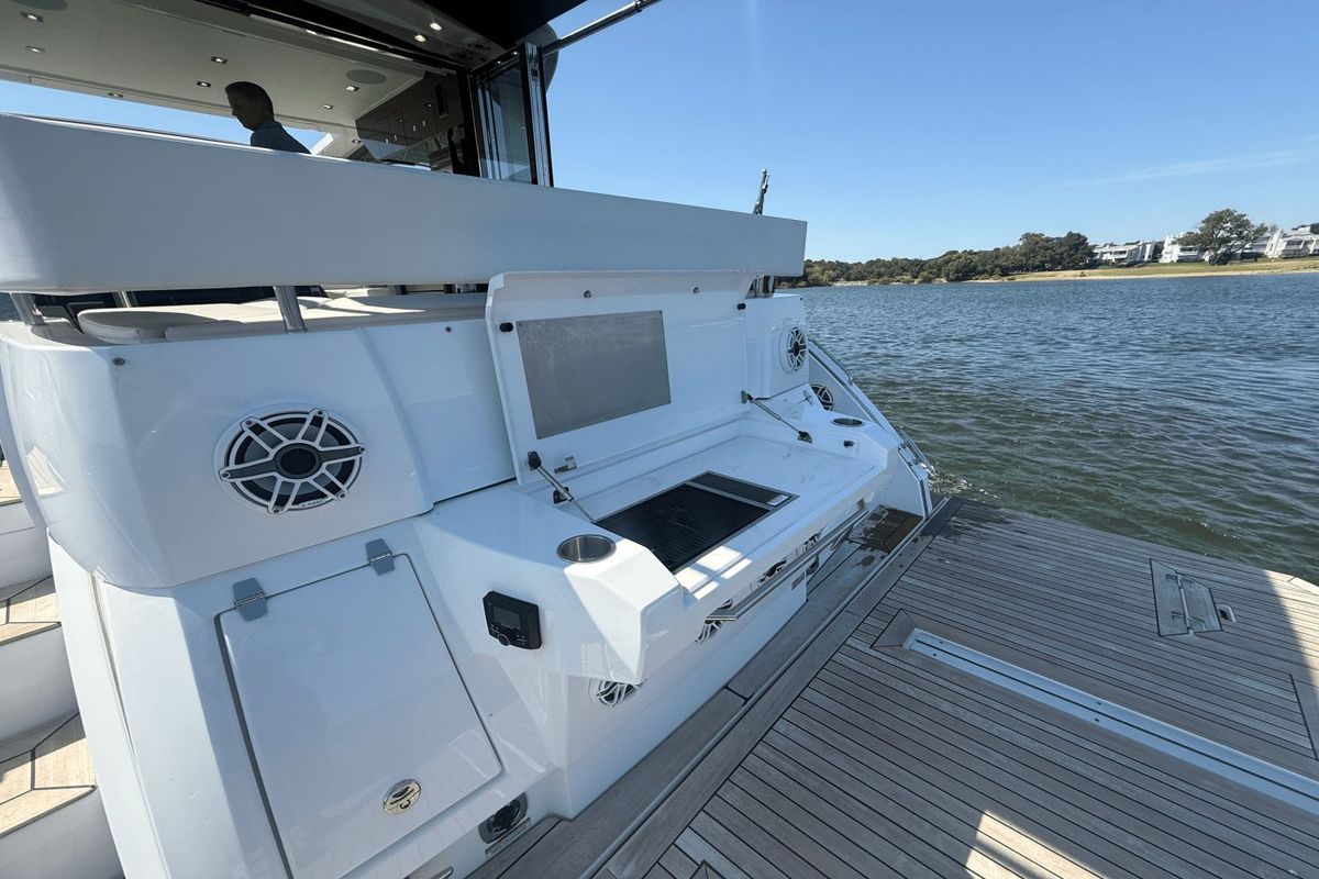 2020 Cruisers Yachts 50 
