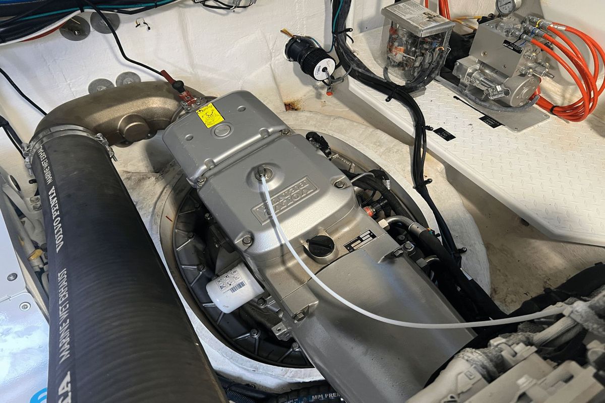 2020 Cruisers Yachts 50 