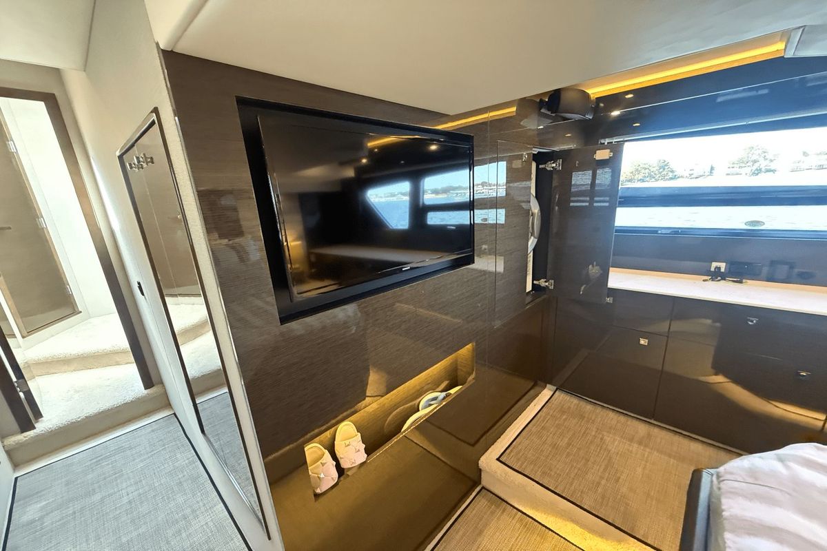 2020 Cruisers Yachts 50 