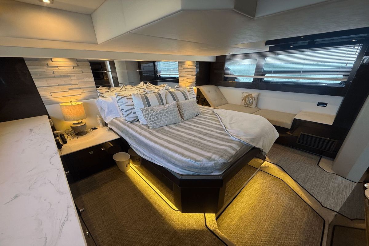 2020 Cruisers Yachts 50 