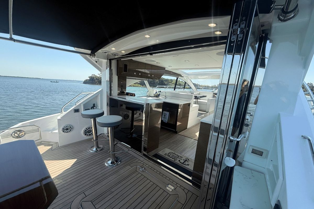 2020 Cruisers Yachts 50 