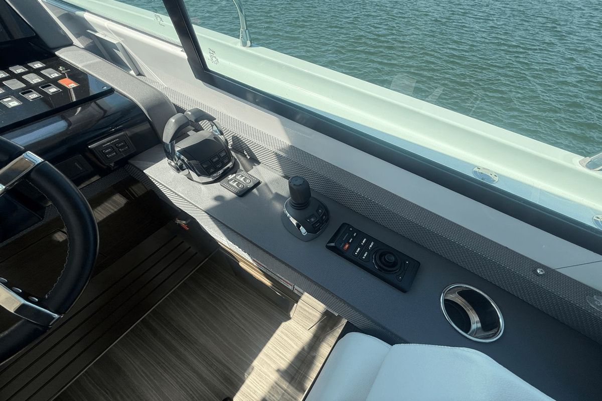 2020 Cruisers Yachts 50 