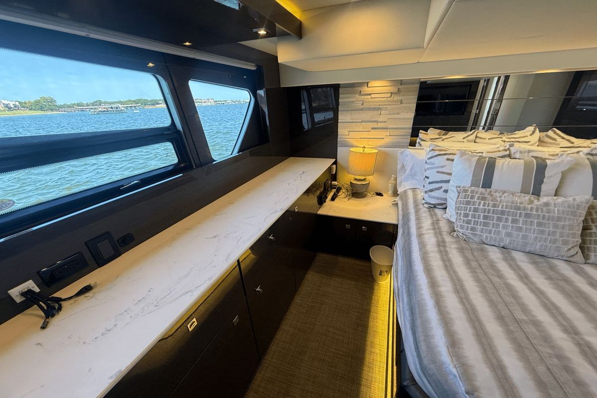 2020 Cruisers Yachts 50 