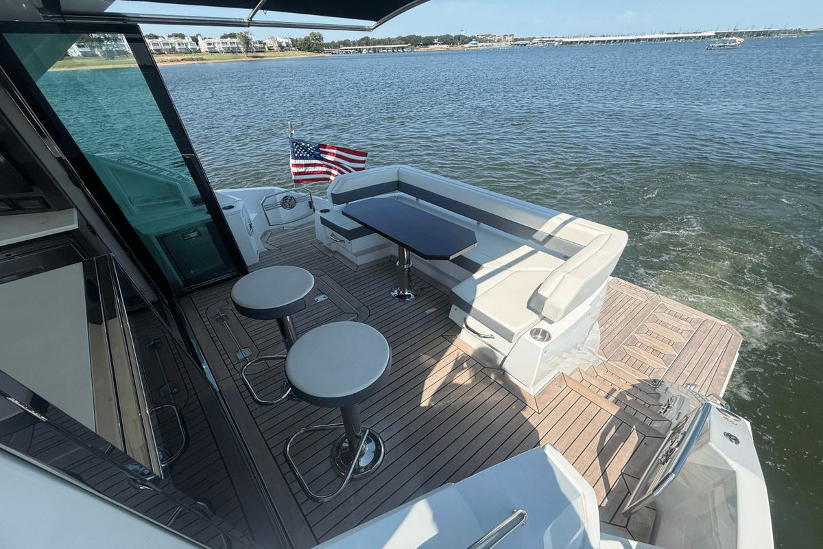 2020 Cruisers Yachts 50 