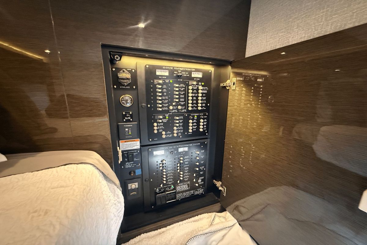 2020 Cruisers Yachts 50 