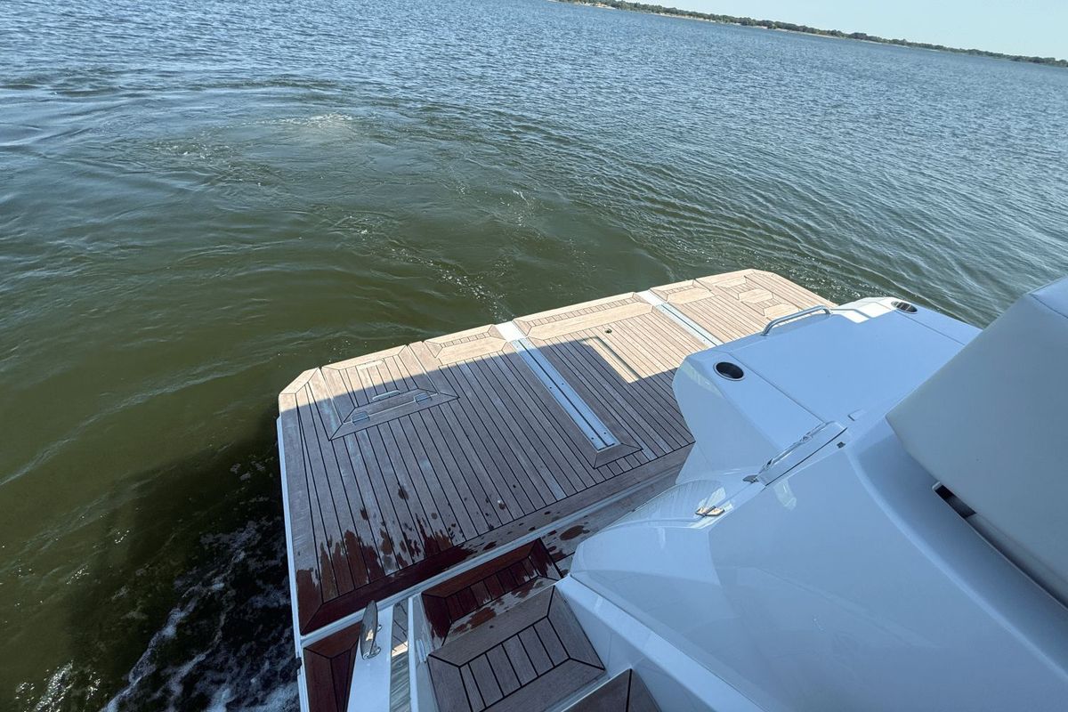 2020 Cruisers Yachts 50 