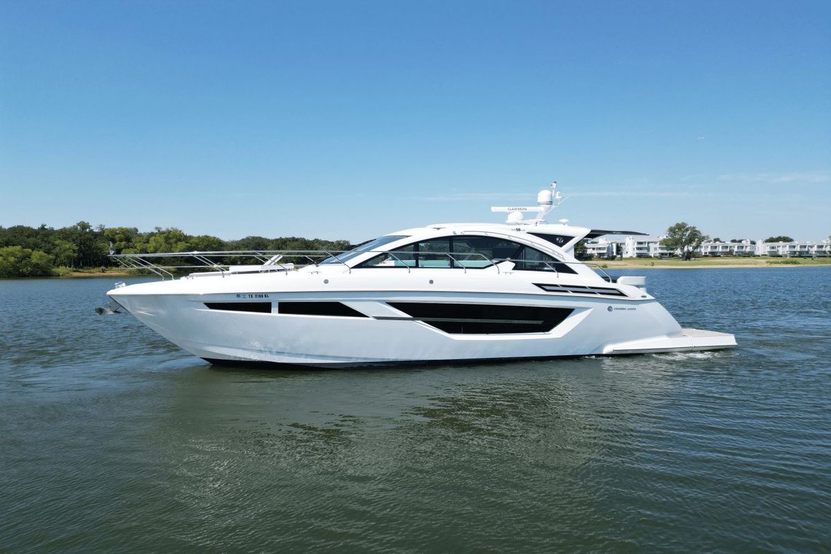 2020 Cruisers Yachts 50 