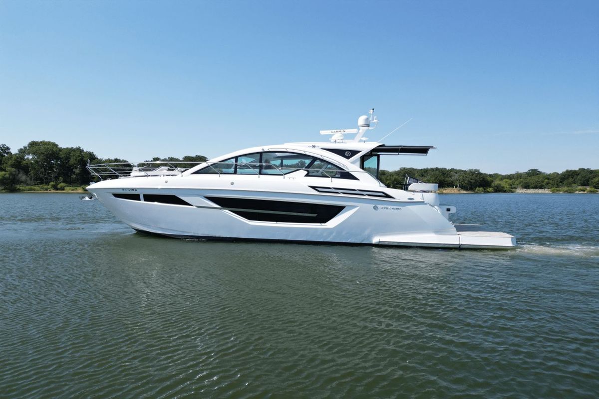 2020 Cruisers Yachts 50 