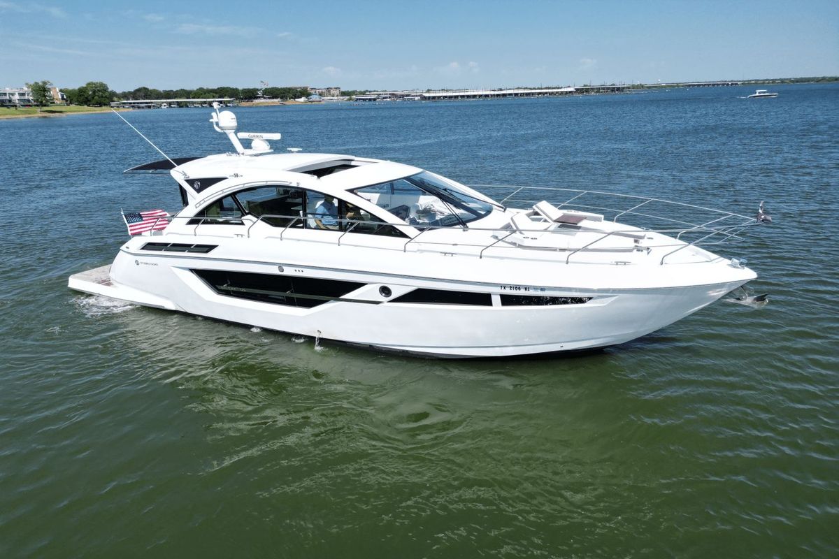 2020 Cruisers Yachts 50 