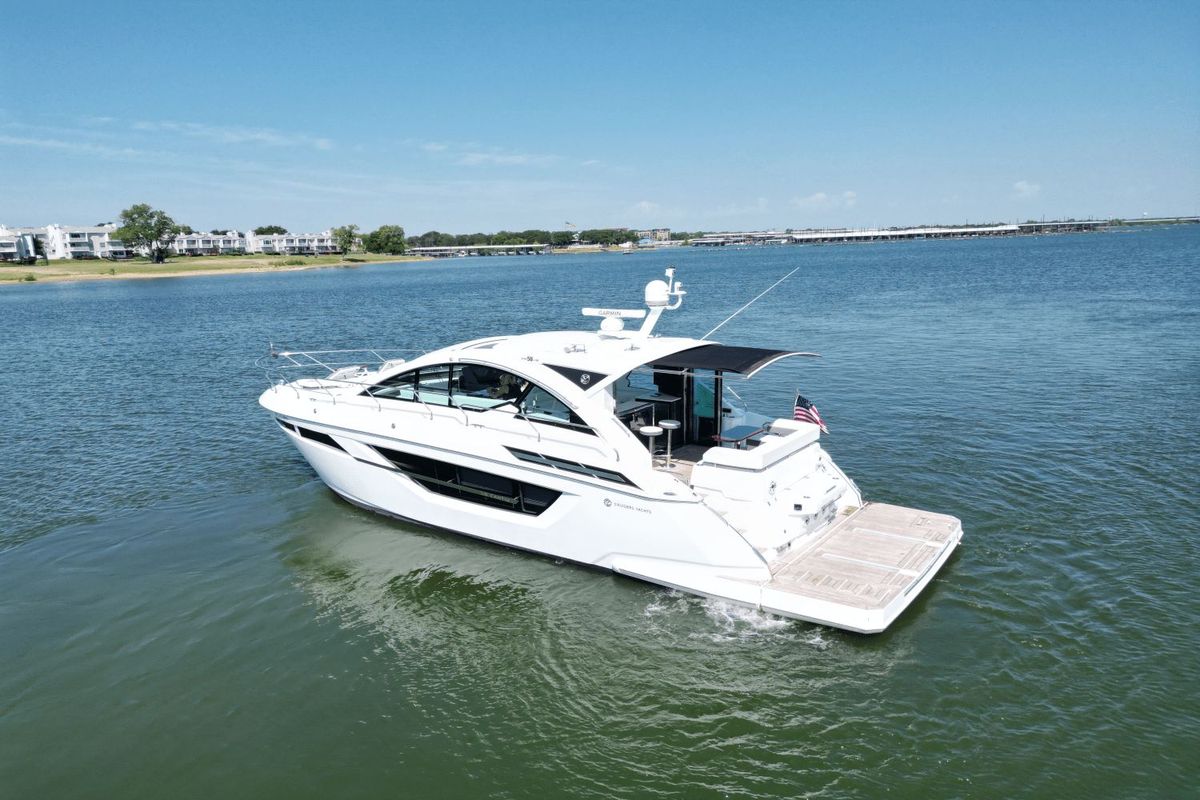 2020 Cruisers Yachts 50 