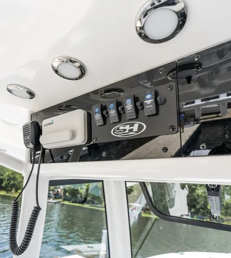  Yacht Photos Pics 2025 Sea Hunt Ultra 305 SE boat dashboard with controls and Garmin device.