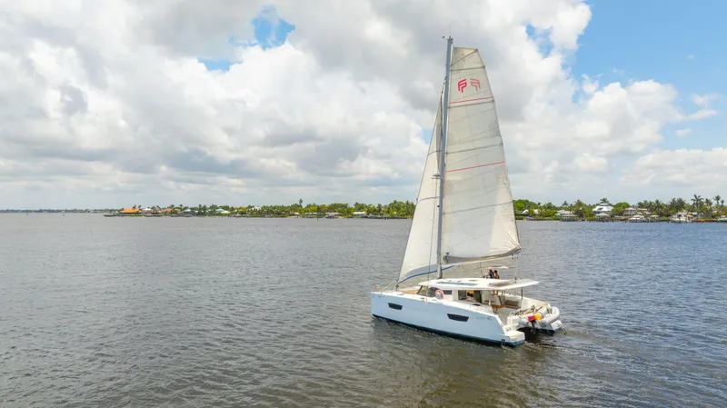 Sabai Sabai Yacht Photos Pics 