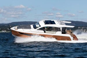 2023 Sealine C390