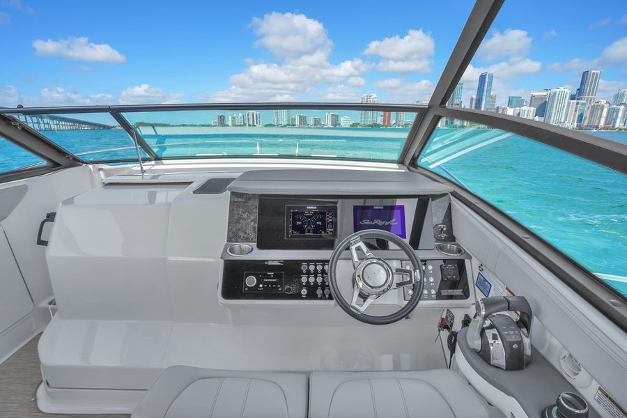 2020 Sea Ray 320 Sundancer