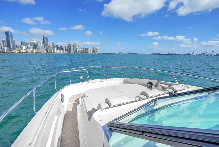 2020 Sea Ray 320 Sundancer