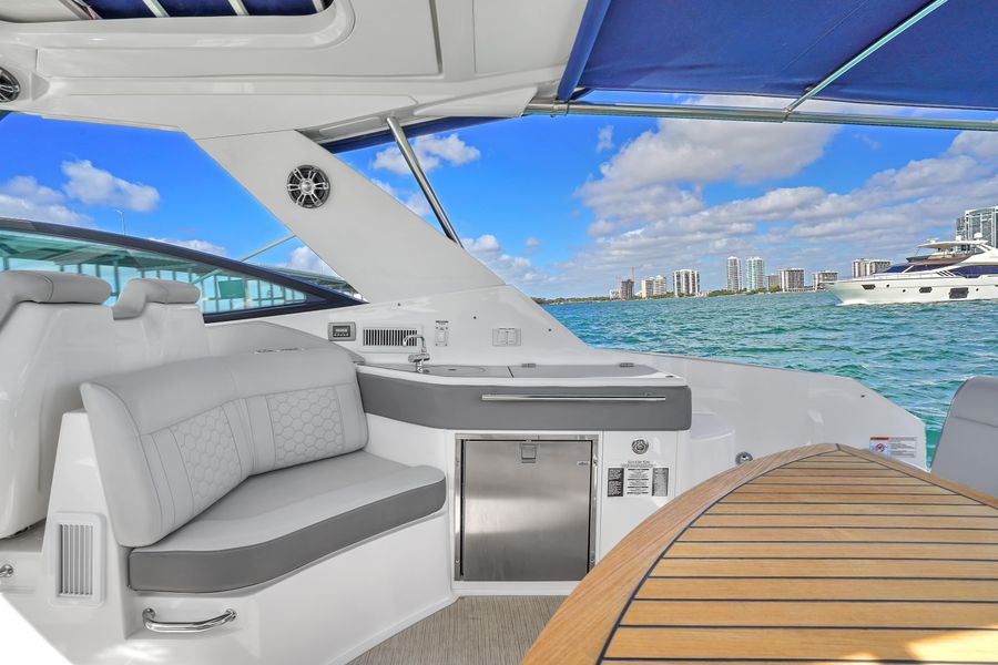 2020 Sea Ray 320 Sundancer