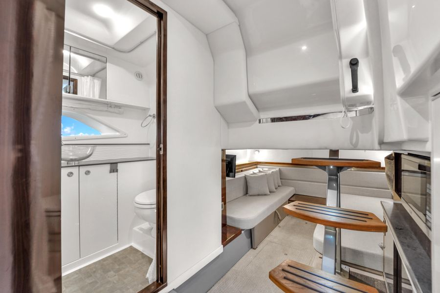 2020 Sea Ray 320 Sundancer