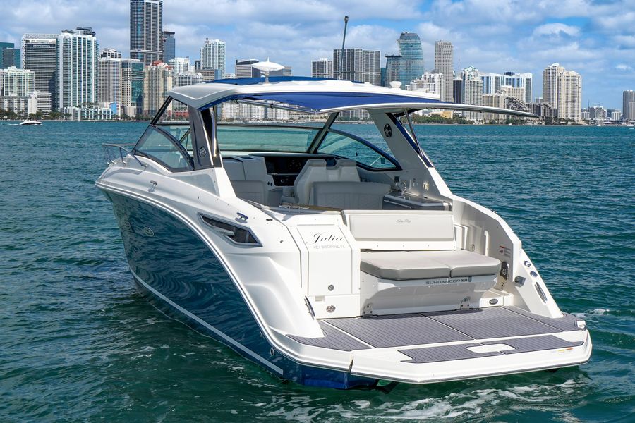 2020 Sea Ray 320 Sundancer