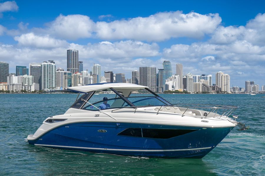 2020 Sea Ray 320 Sundancer