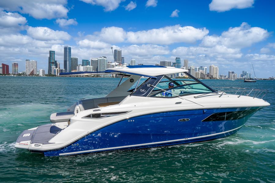 2020 Sea Ray 320 Sundancer