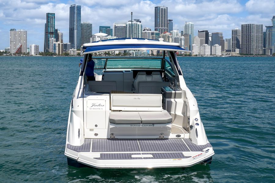 2020 Sea Ray 320 Sundancer