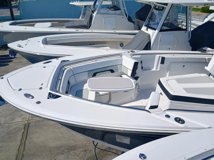 332-299 Yacht Photos Pics 2025 Blackfin 332 CC boat with sleek design and spacious seating area.