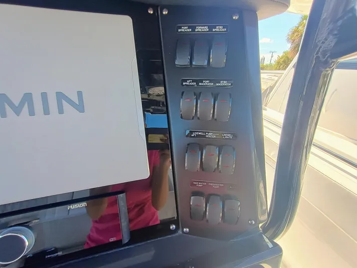 332-299 Yacht Photos Pics Control panel of 2025 Blackfin 332 CC boat with Garmin and Fusion systems.