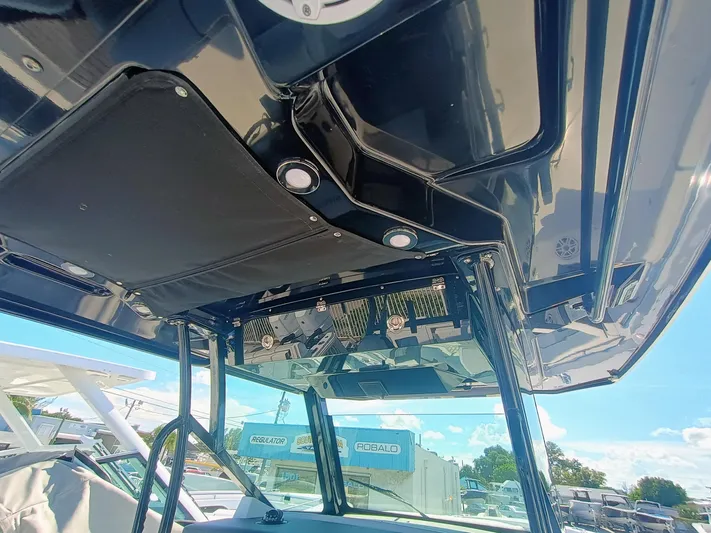 332-299 Yacht Photos Pics 2025 Blackfin 332 CC boat interior, showcasing sleek design and modern features.