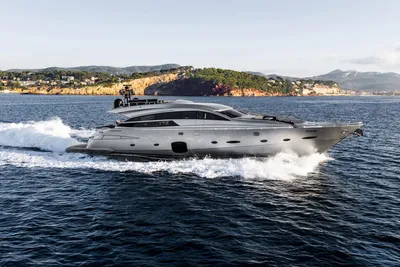Pershing 92