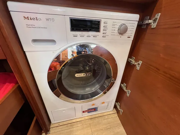 Lyn Yacht Photos Pics Hanse 588