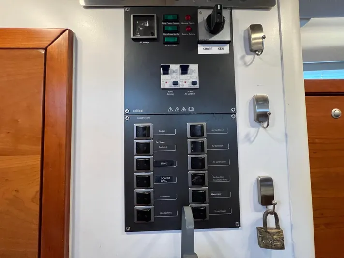 Lyn Yacht Photos Pics Hanse 588