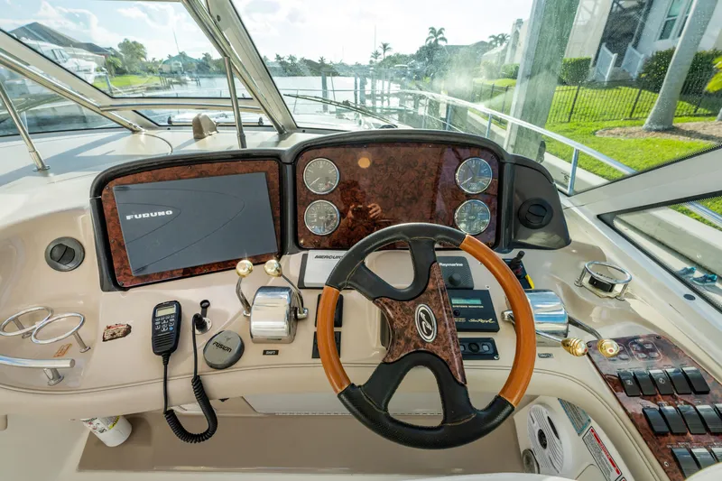 Jo's Diamond Yacht Photos Pics Helm of 2004 Sea Ray 500 Sundancer with navigation equipment and steering wheel.