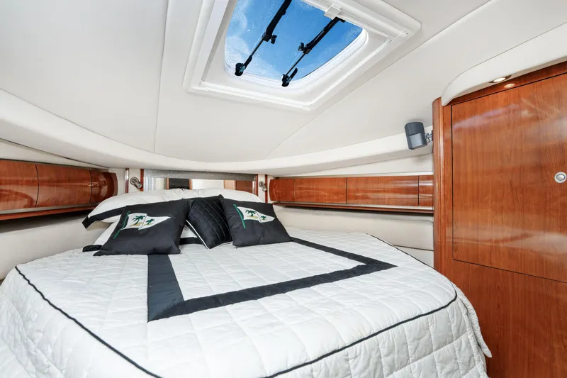 Jo's Diamond Yacht Photos Pics 