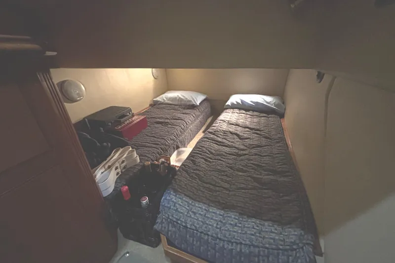 Liberty Call Yacht Photos Pics 2005 Cruisers Yachts 455 Express Motoryacht third guest cabin with twin beds and storage.