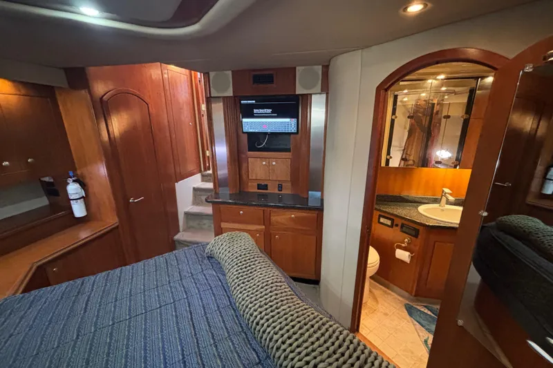 Liberty Call Yacht Photos Pics Luxurious interior of 2005 Cruisers Yachts 455 Express Motoryacht Master Stateroom looking forward