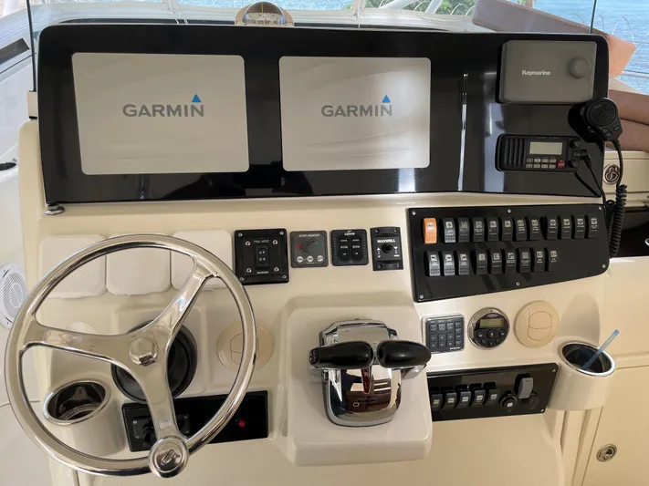  Yacht Photos Pics 2008 Hydra-Sports 3500VX helm with Garmin navigation and Raymarine radio.