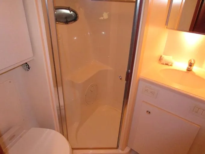 50/50 Yacht Photos Pics Head with Stall Shower