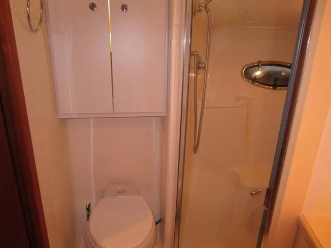 50/50 Yacht Photos Pics Head with Stall Shower